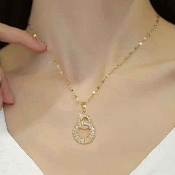 18k Gold Plated Crossover Circles Titanium Steel Diamond Necklace - Picture 6 of 9